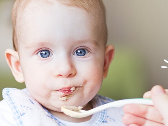 Alimentation complémentaire : Guide pour introduire les solides à votre bébé  - bebe heureux